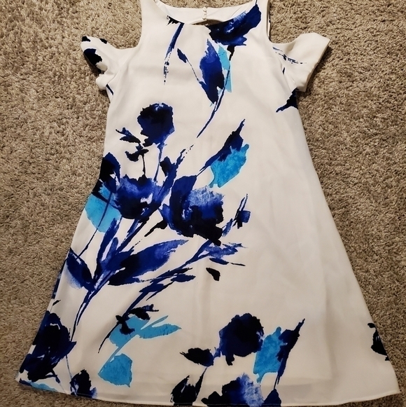 Floral cold shoulder petite dress - Picture 2 of 13
